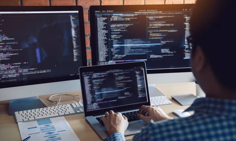 数据科学选型：R与Python如何赋能哈密网站建设？